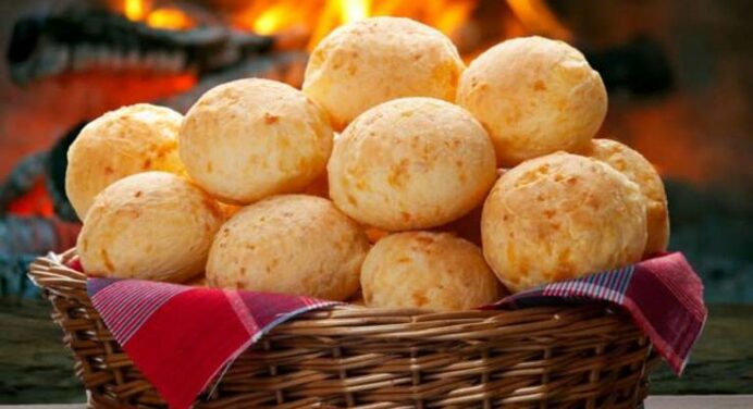 Pão de Queijo simples e muito Delicioso