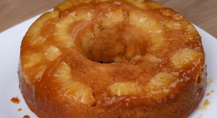 Bolo de Abacaxi Caramelizado