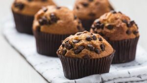 Muffins de Chocolate com Gotas: Sabor em Cada Mordida