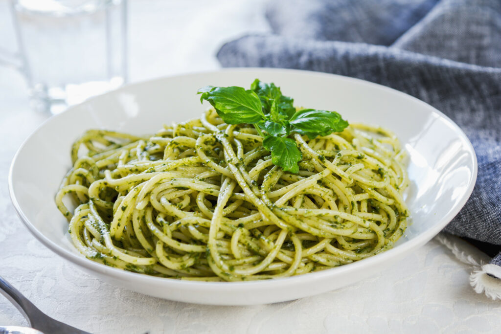 Espaguete de Abobrinha ao Pesto de Rúcula